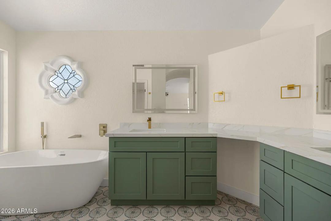 Real Estate Picture 10