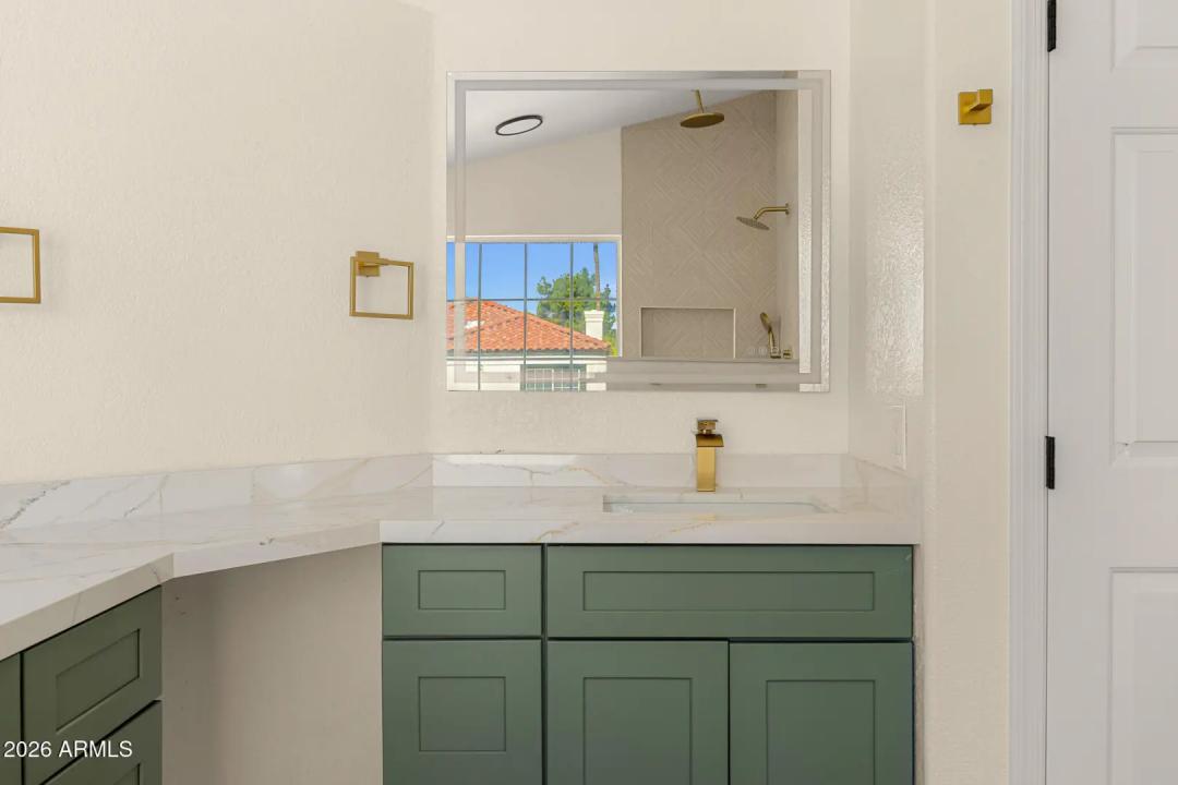 Real Estate Picture 12