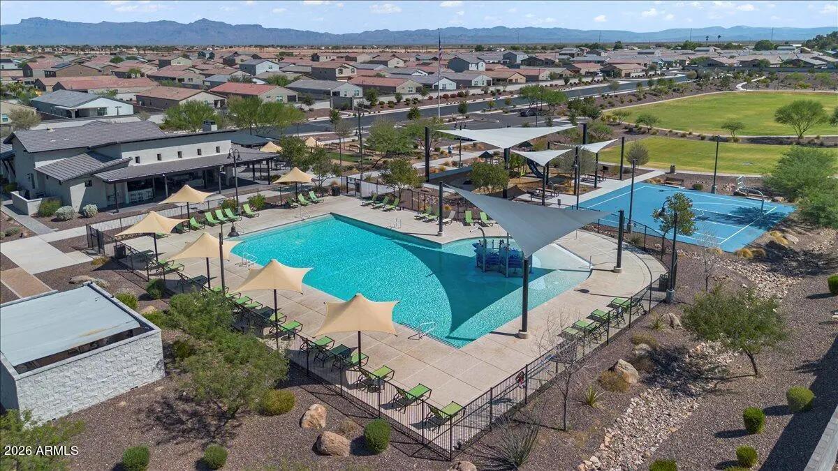 Real Estate Picture 24
