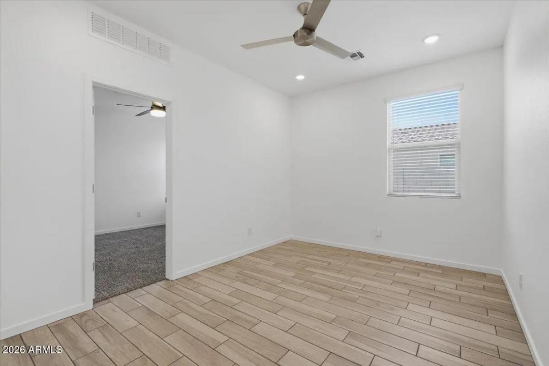 Real Estate Picture 14
