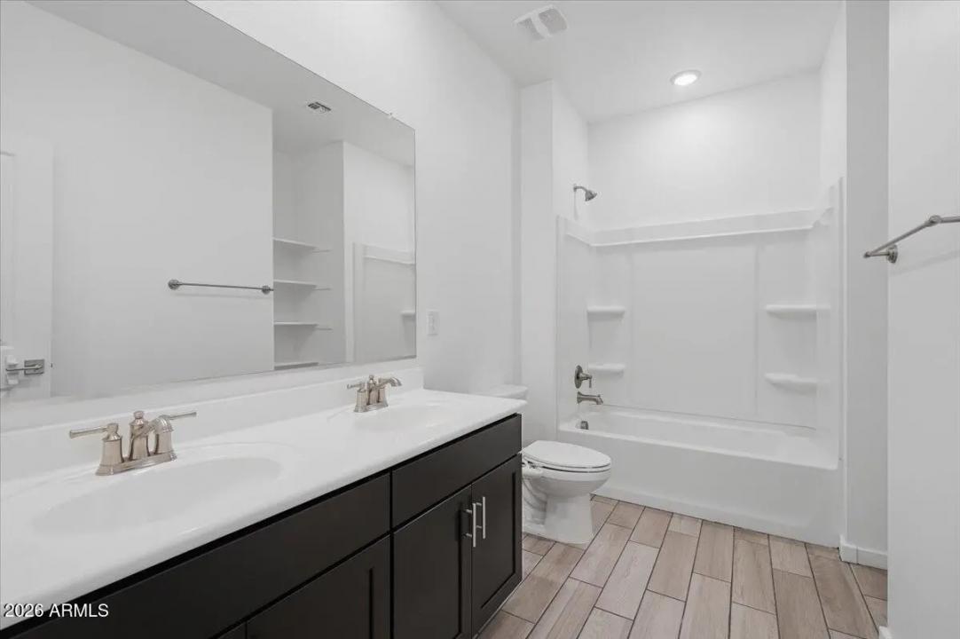 Real Estate Picture 17