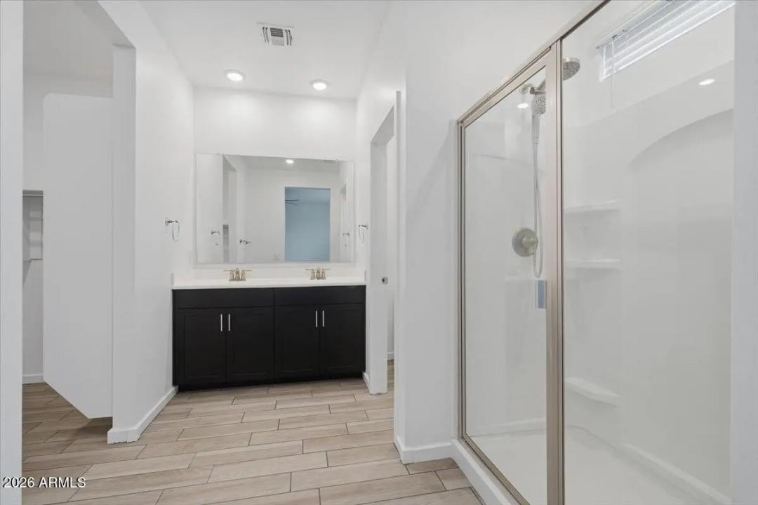 Real Estate Picture 10