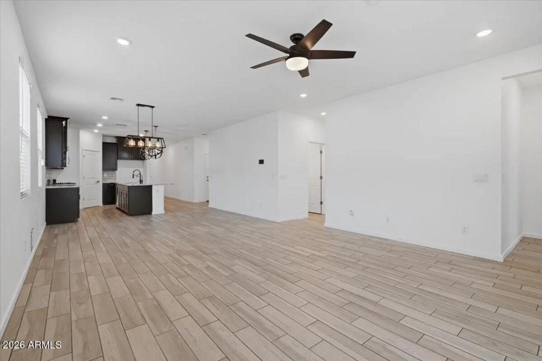 Real Estate Picture 7