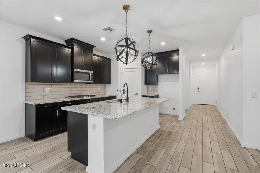 Real Estate Picture 6