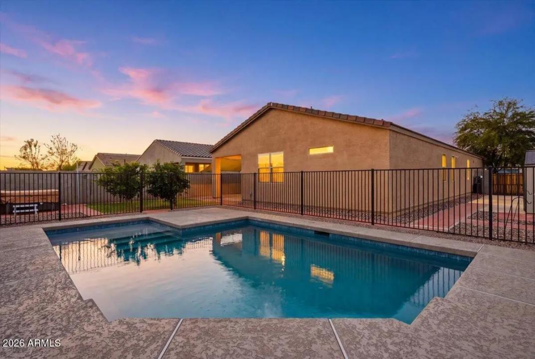Real Estate Picture 3