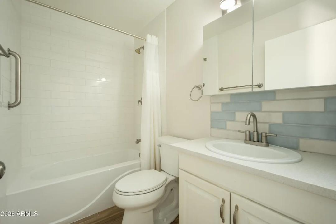 Real Estate Picture 8