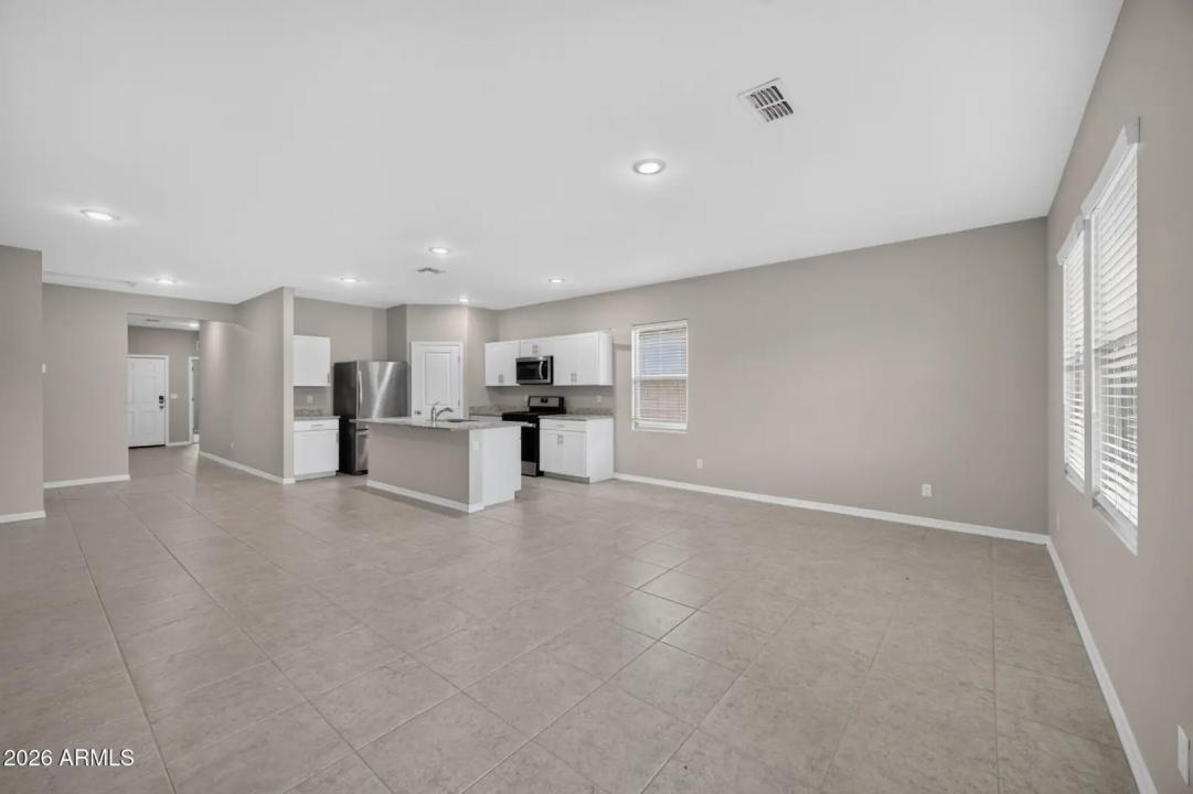 Real Estate Picture 4