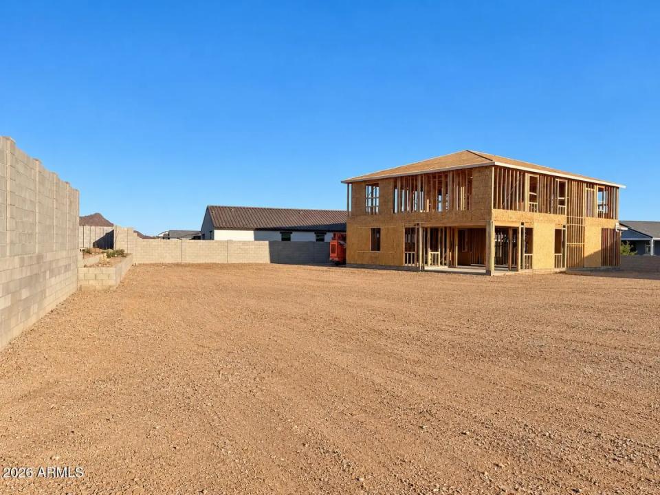 Real Estate Picture 3