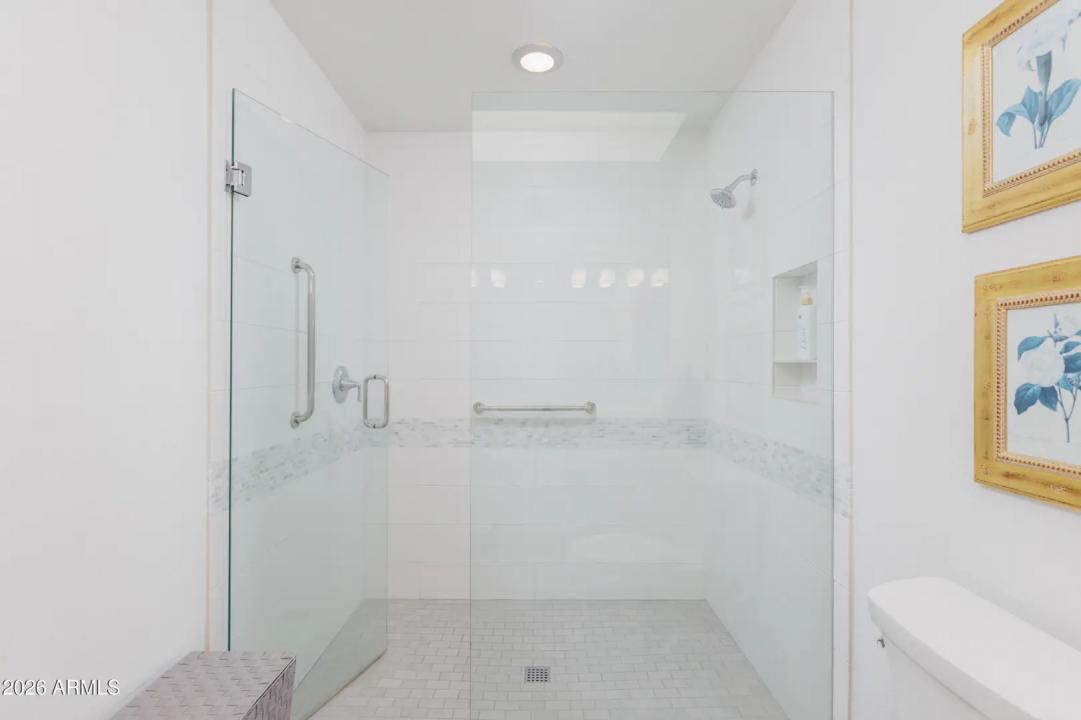 Real Estate Picture 14