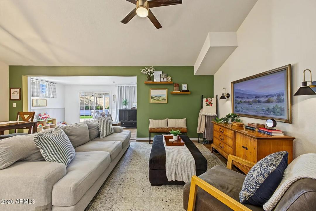 Real Estate Picture 8