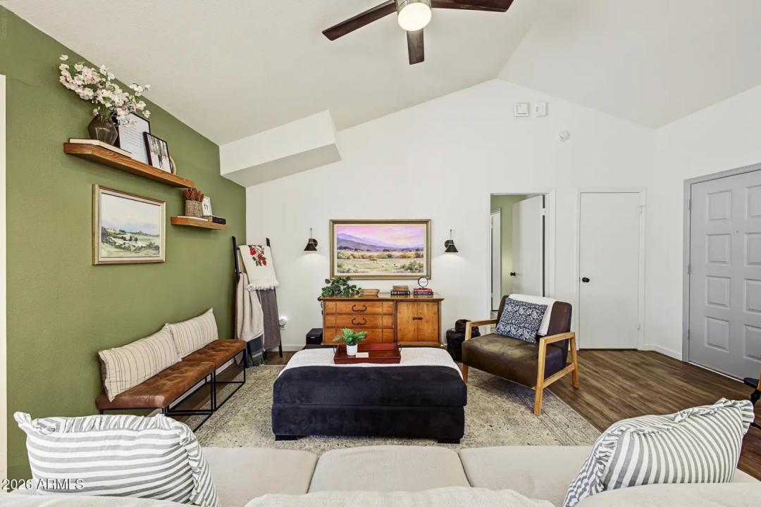 Real Estate Picture 7