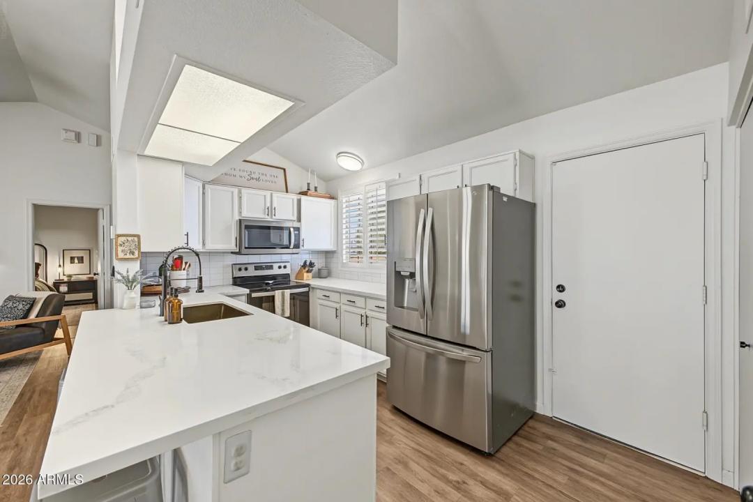Real Estate Picture 3