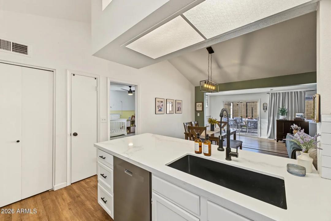 Real Estate Picture 11