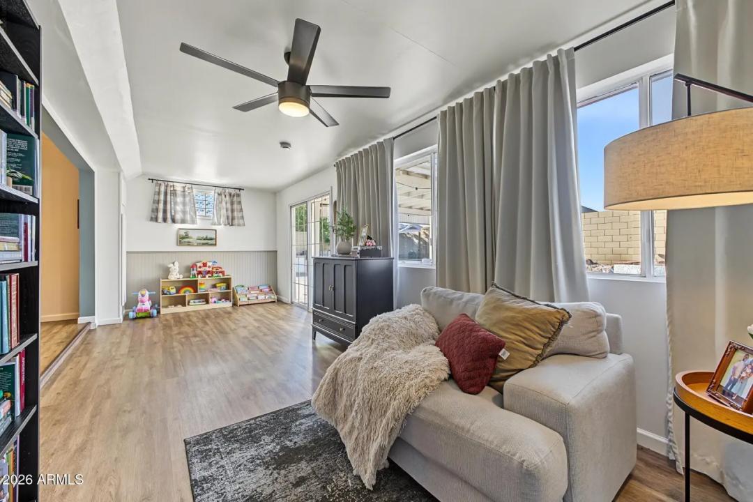 Real Estate Picture 14