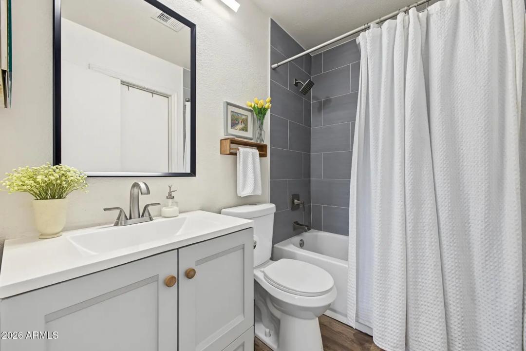 Real Estate Picture 22