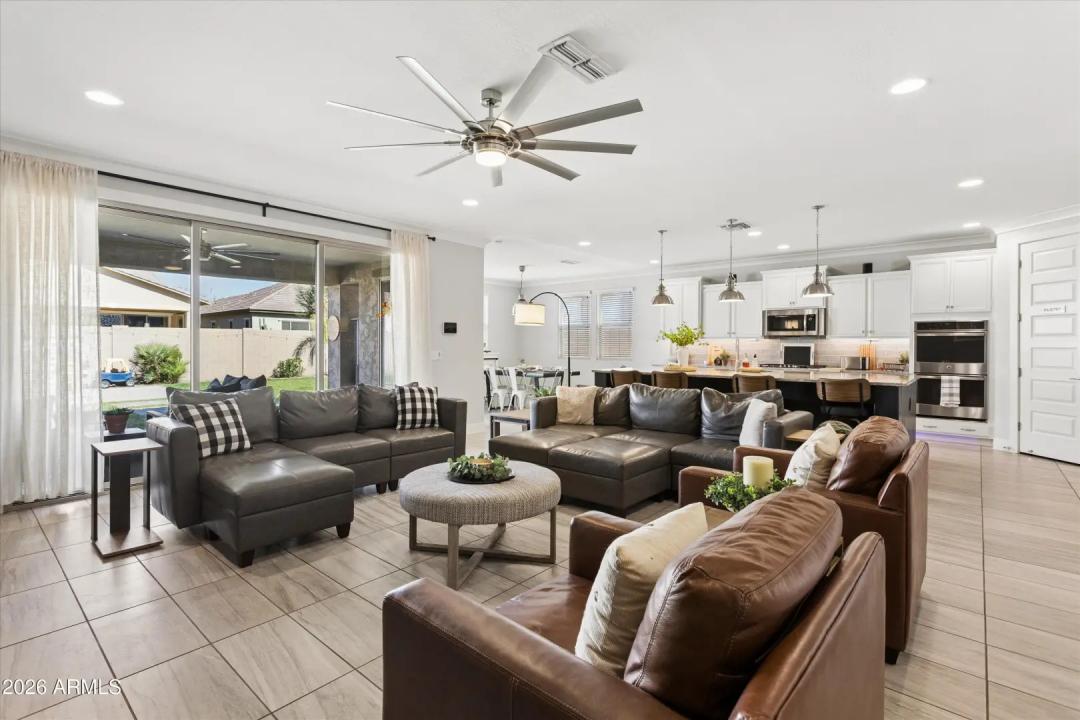 Real Estate Picture 3