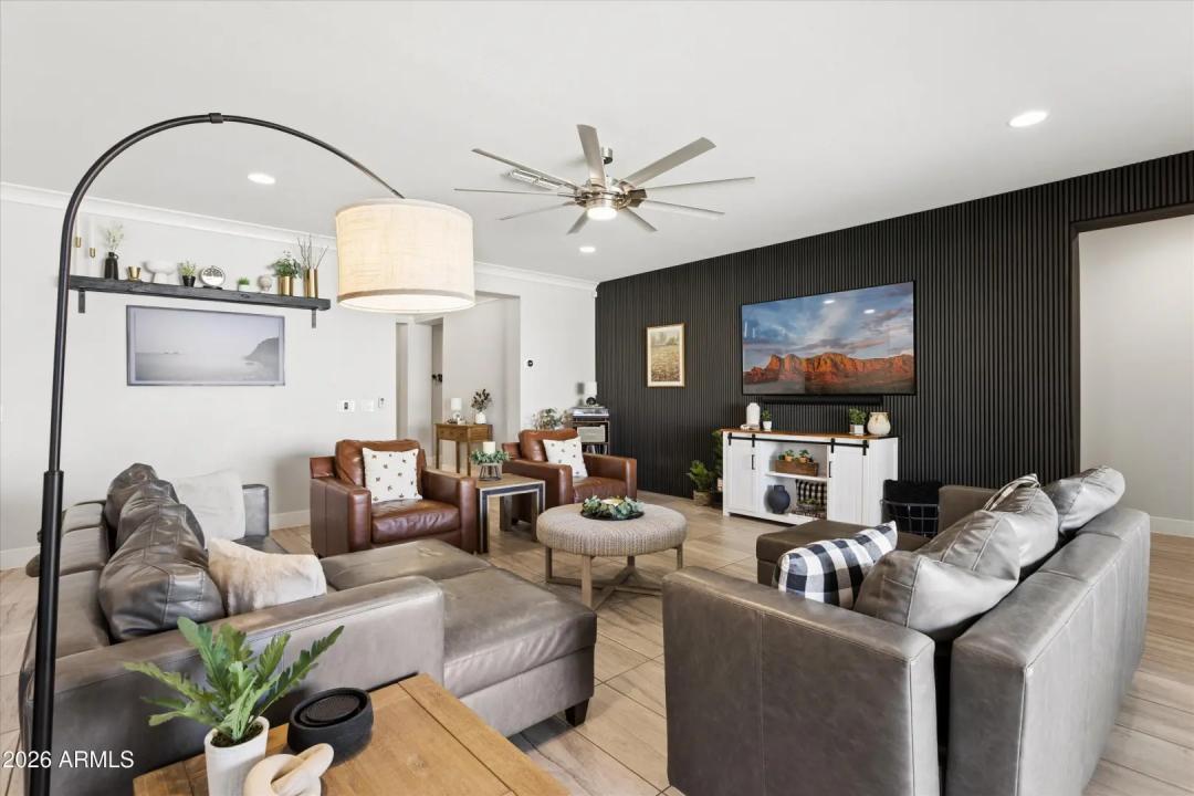 Real Estate Picture 5