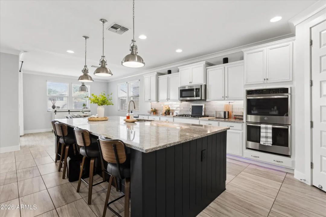 Real Estate Picture 7