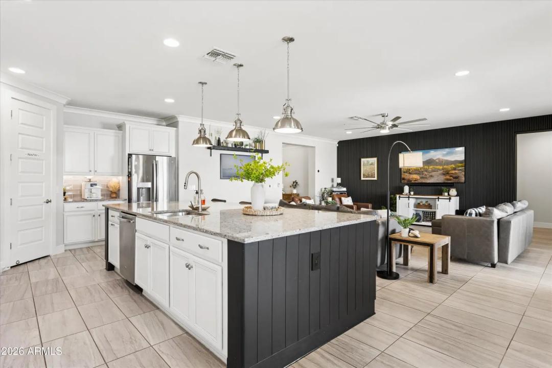 Real Estate Picture 11