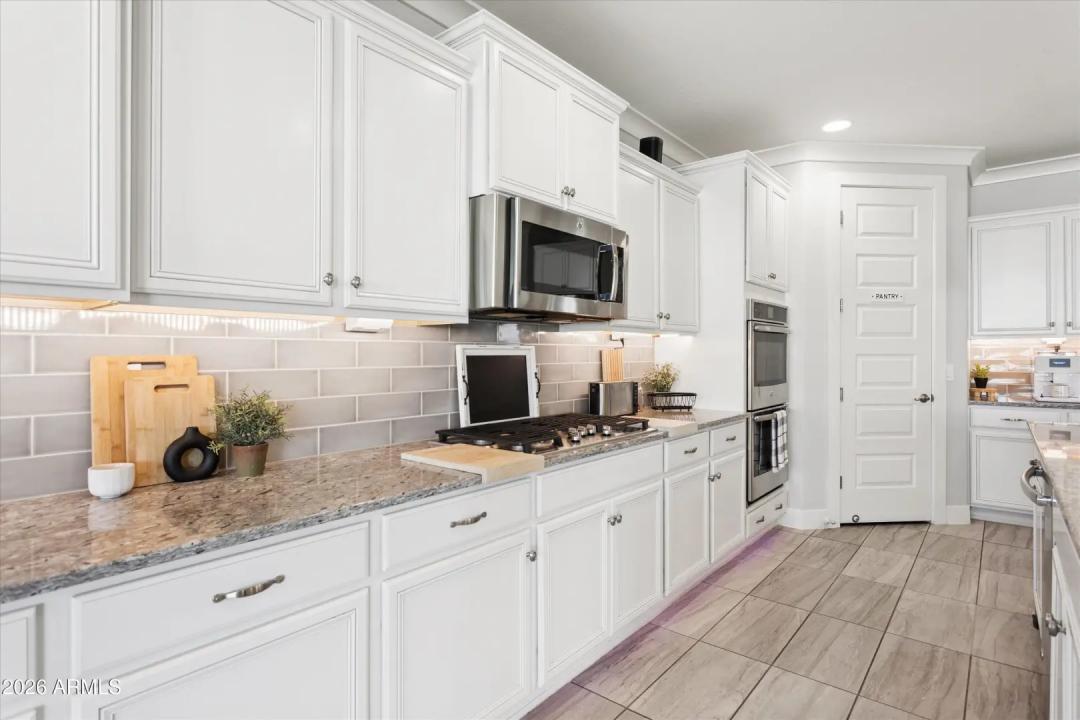Real Estate Picture 12
