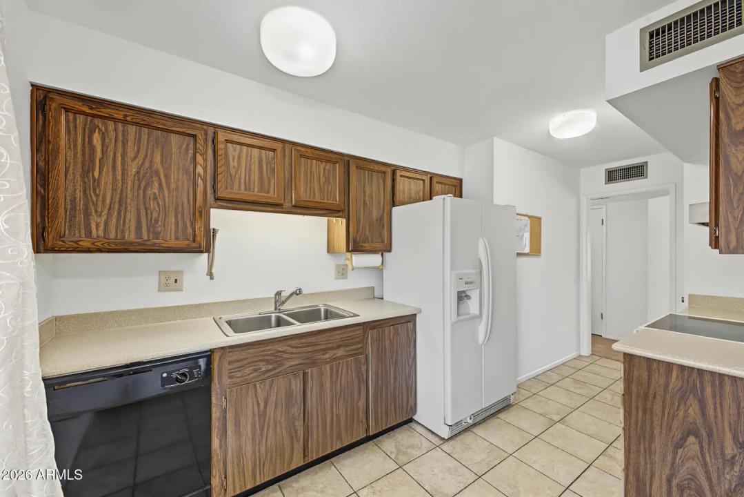 Real Estate Picture 11