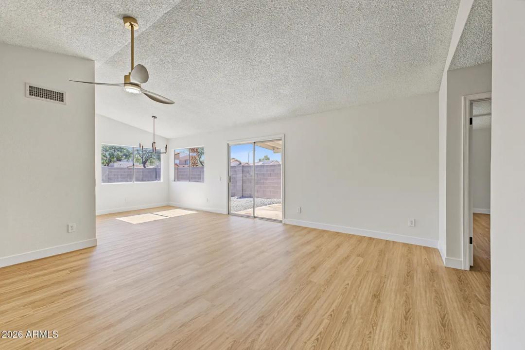 Real Estate Picture 4