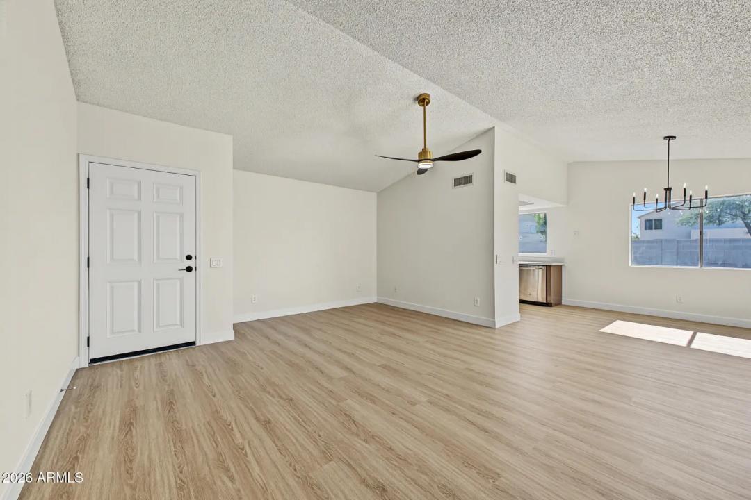 Real Estate Picture 5