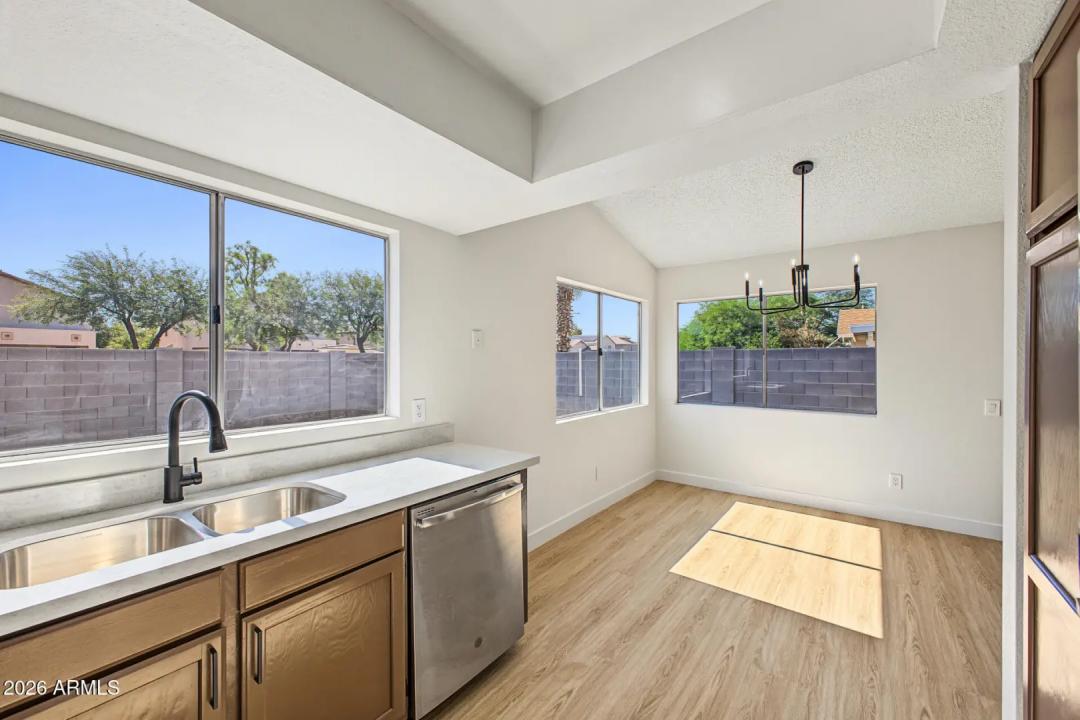 Real Estate Picture 12
