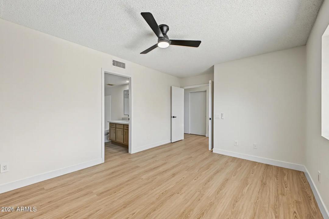 Real Estate Picture 15