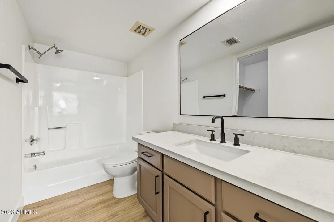 Real Estate Picture 16