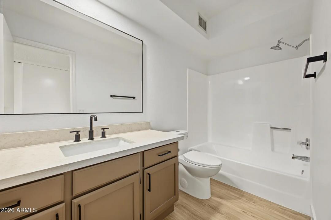 Real Estate Picture 20