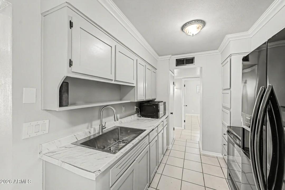 Real Estate Picture 8