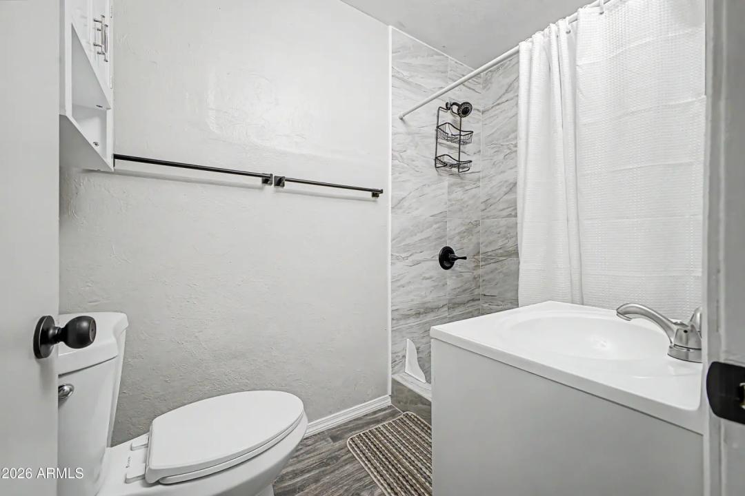 Real Estate Picture 20