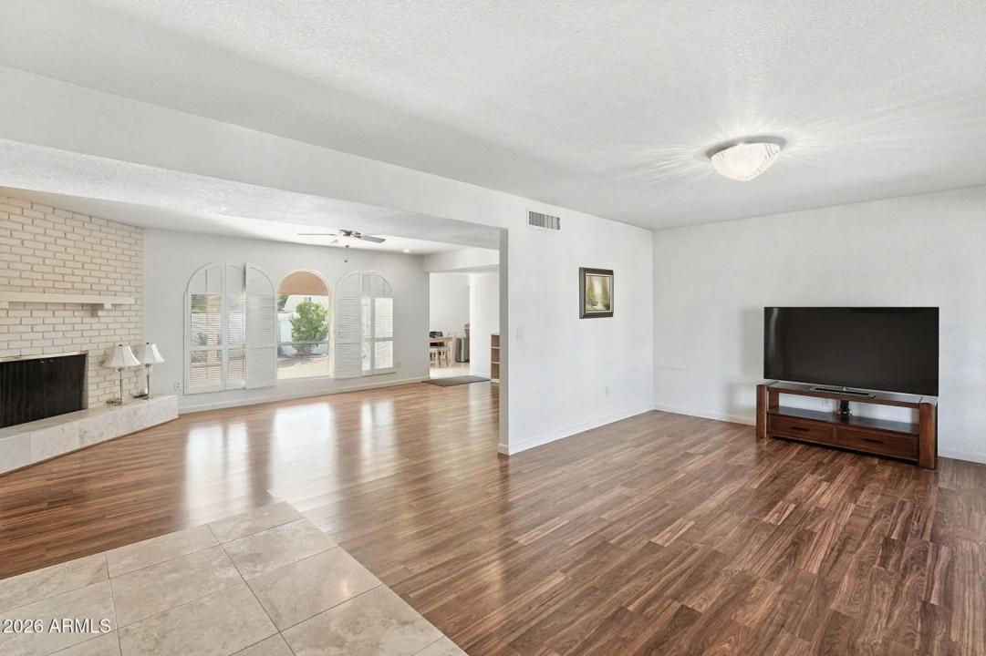 Real Estate Picture 8