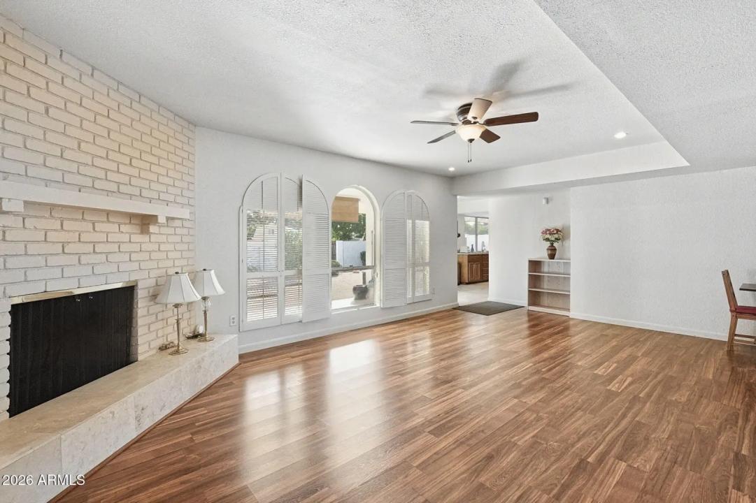Real Estate Picture 12