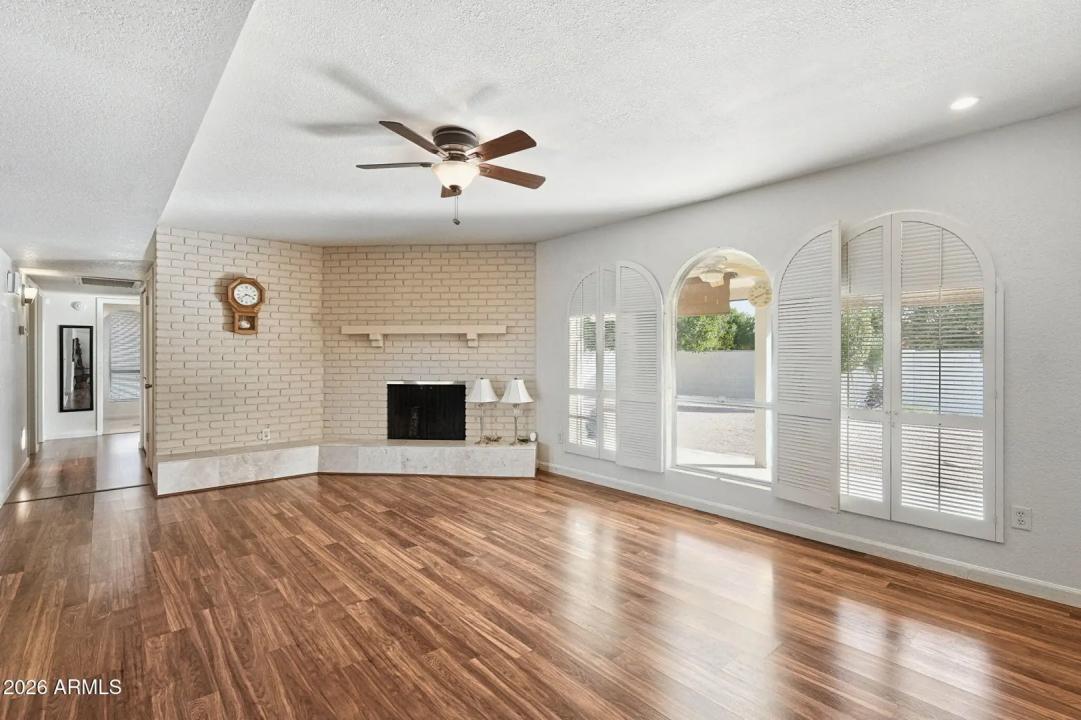 Real Estate Picture 11