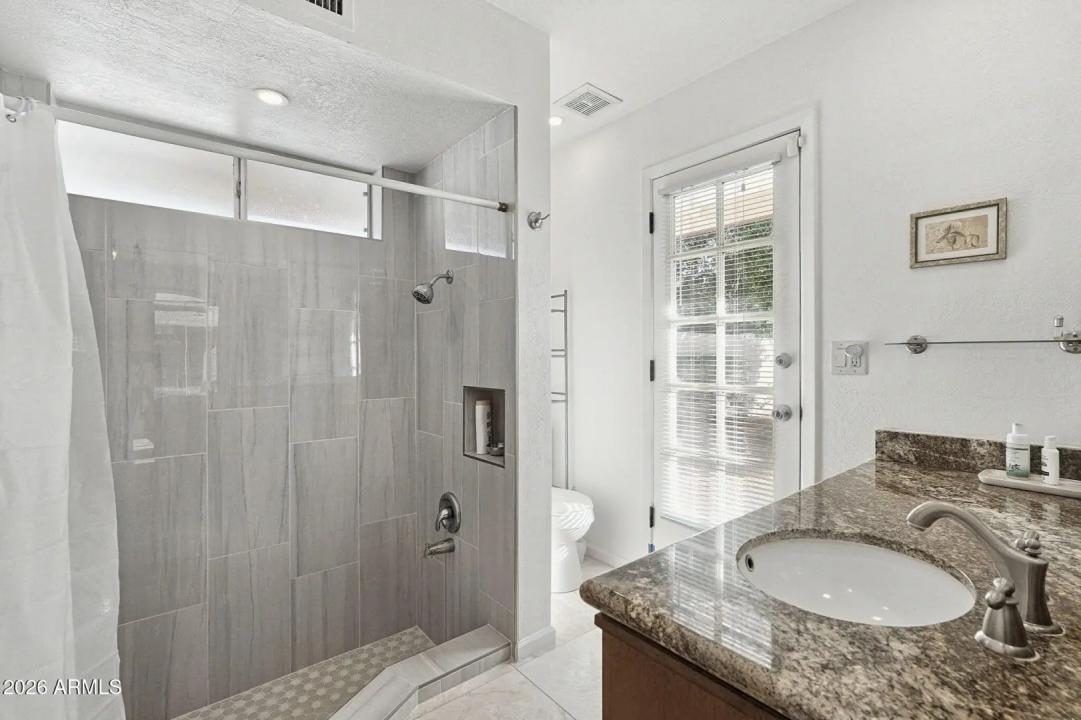 Real Estate Picture 24
