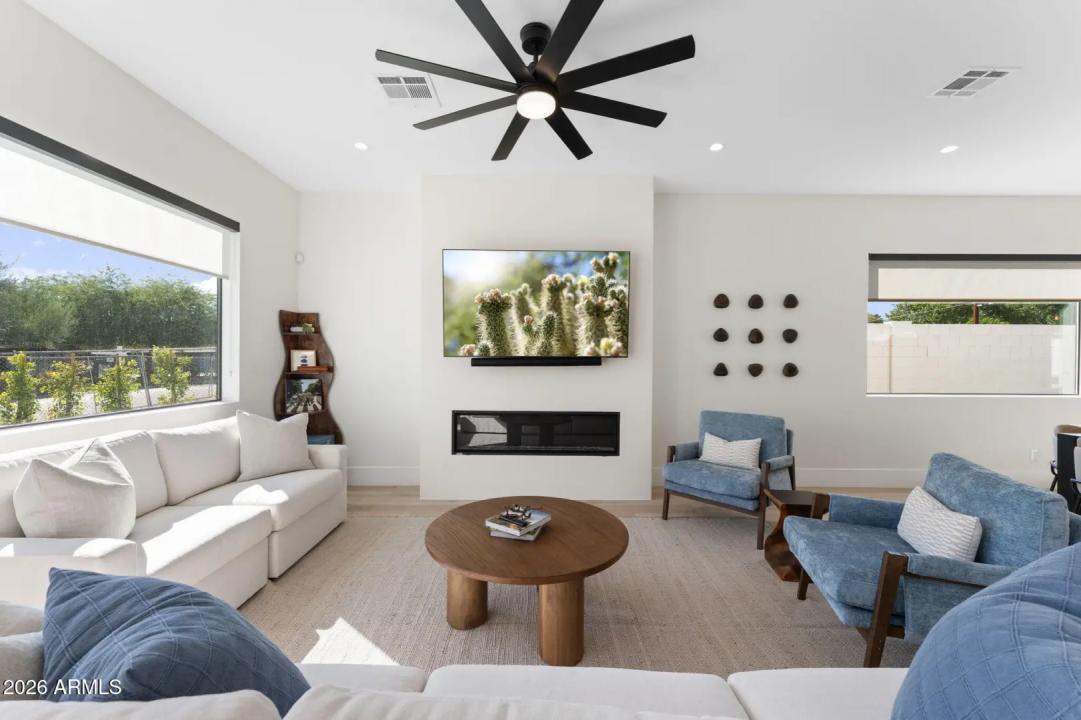 Real Estate Picture 4