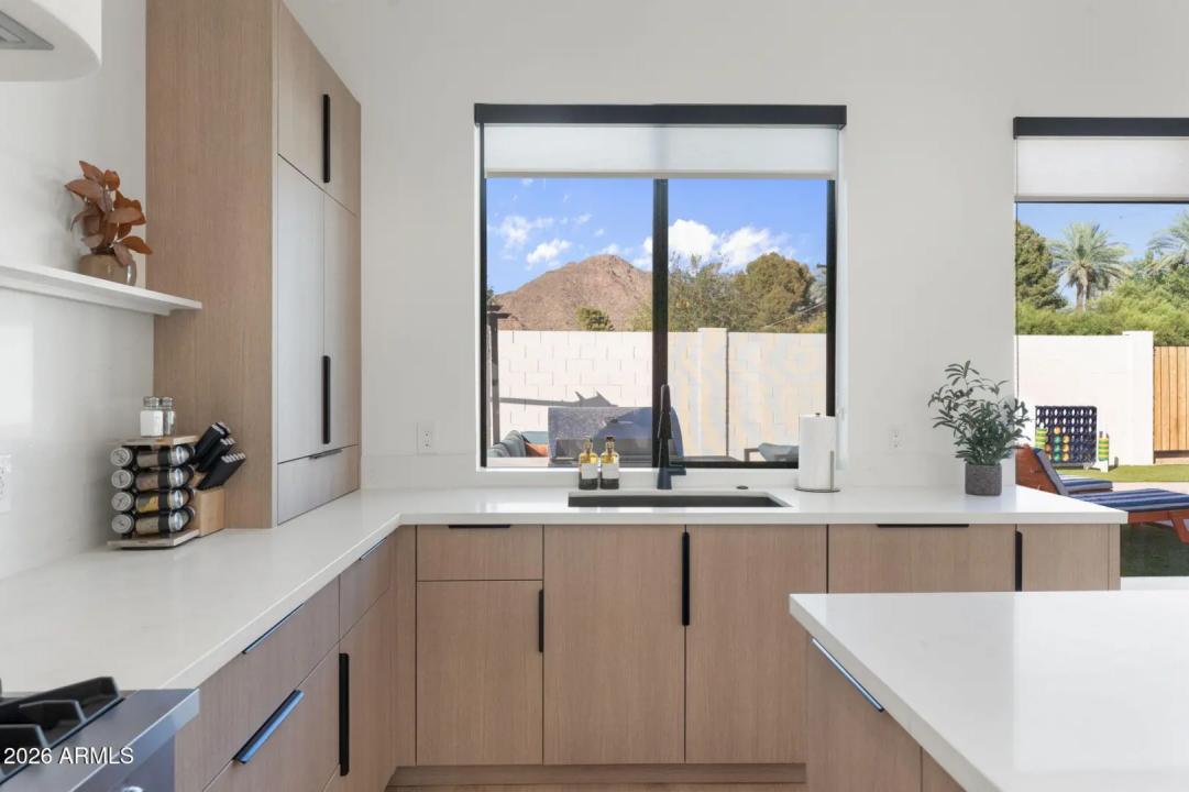 Real Estate Picture 12
