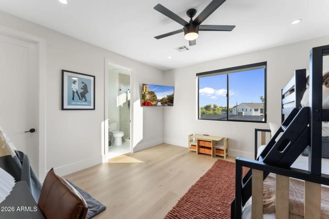 Real Estate Picture 40