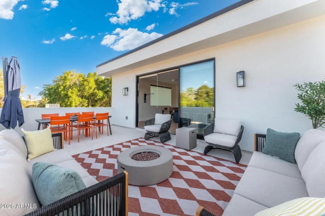 Real Estate Picture 50