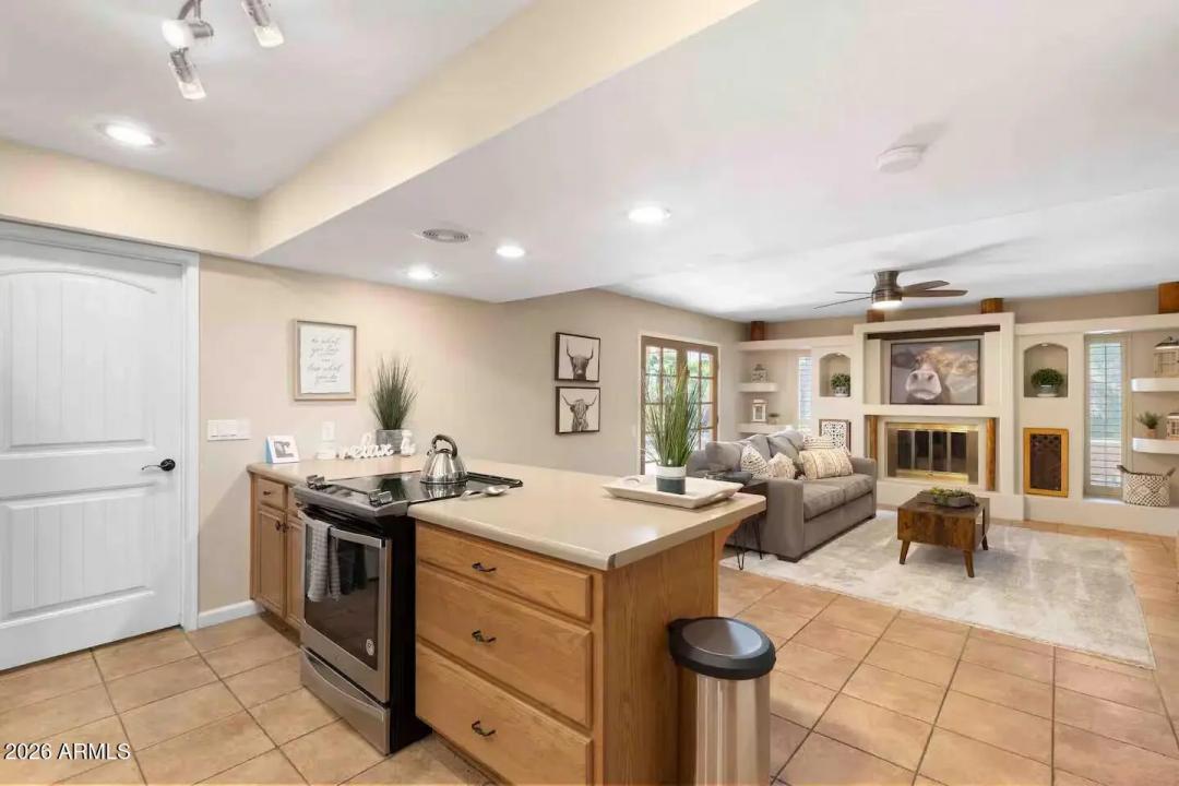 Real Estate Picture 7
