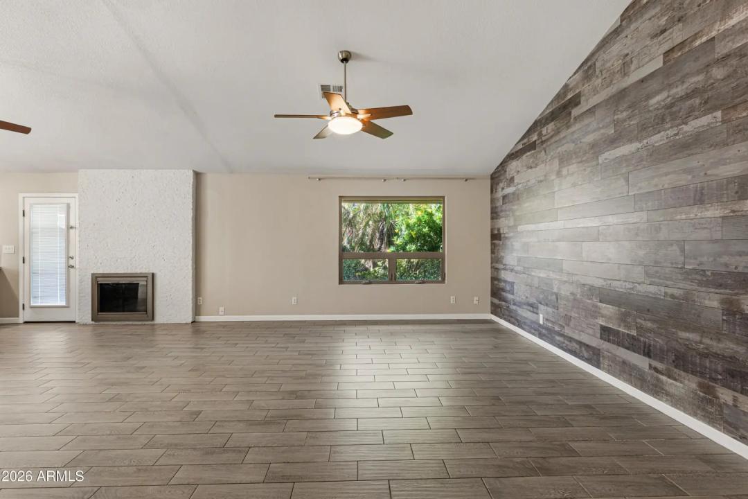 Real Estate Picture 3