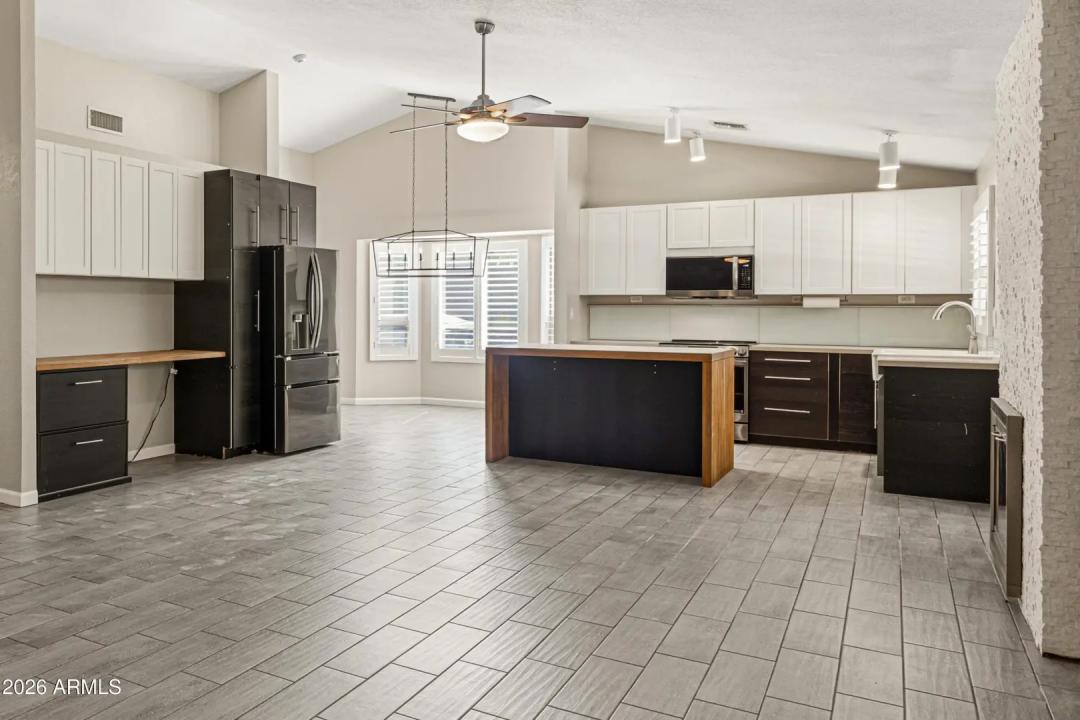 Real Estate Picture 5