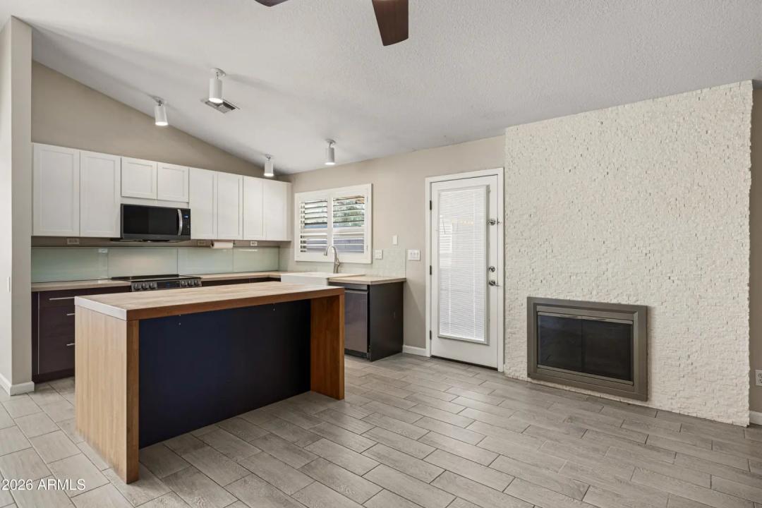 Real Estate Picture 6