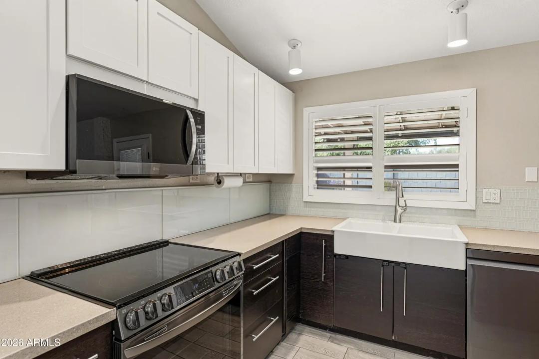 Real Estate Picture 9