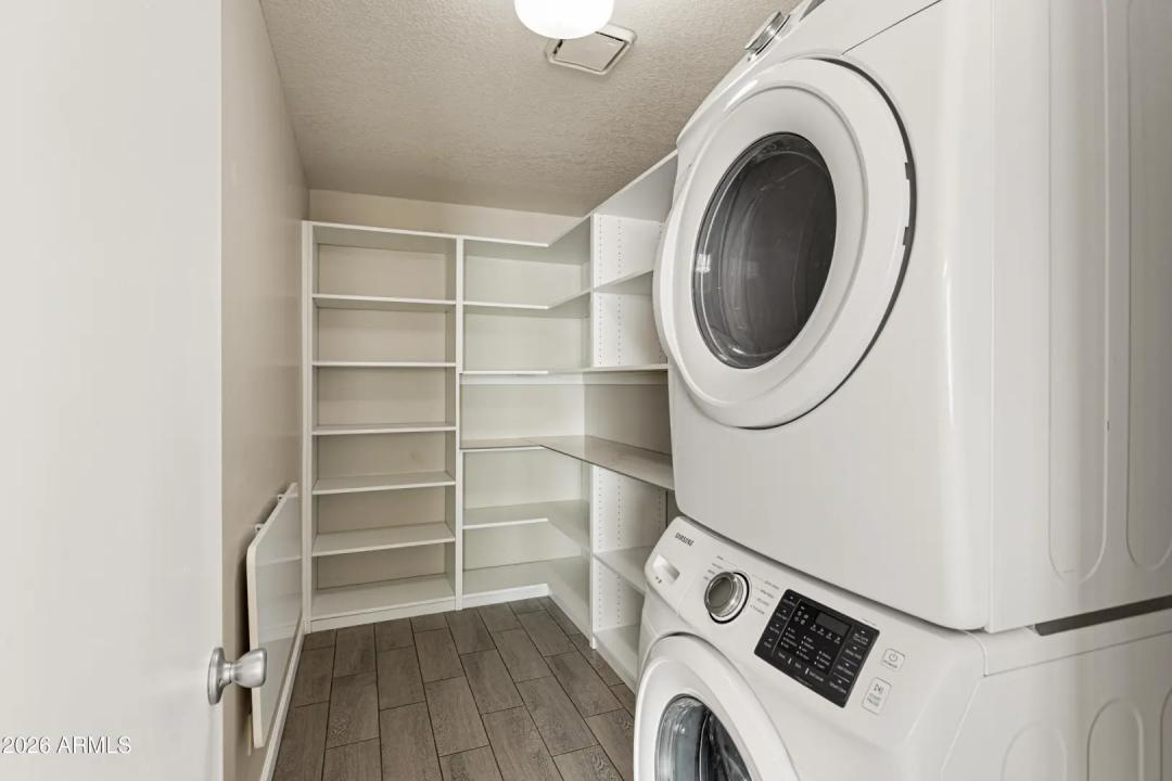 Real Estate Picture 12