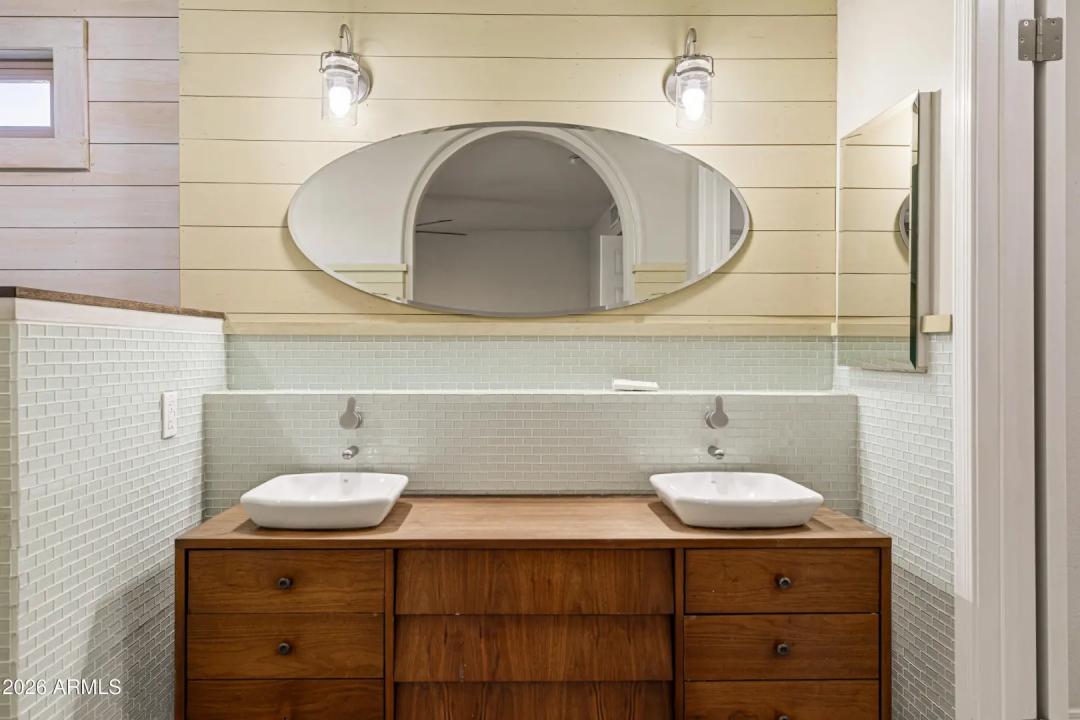 Real Estate Picture 16