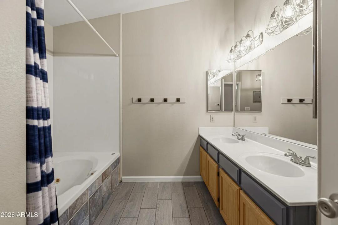 Real Estate Picture 26