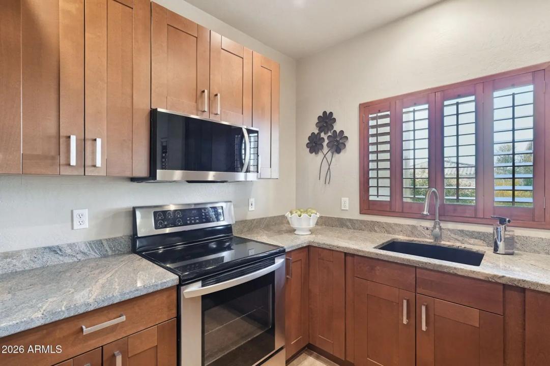 Real Estate Picture 14